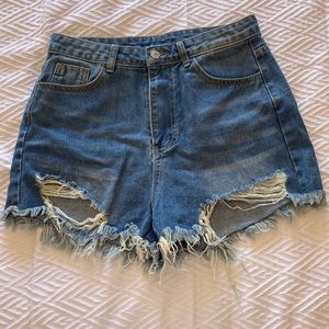 Ripped blue denim shorts medium wash - Size M